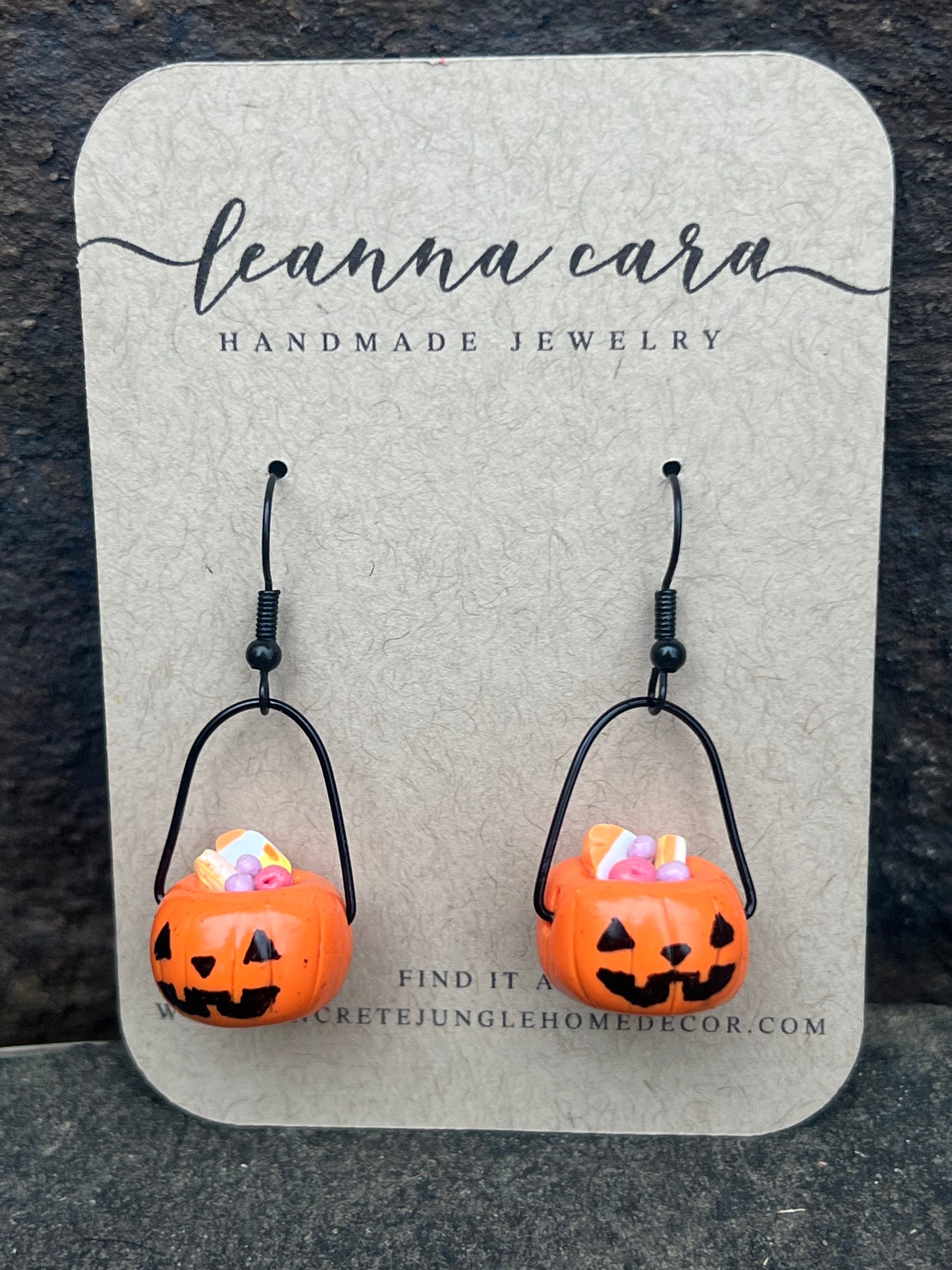Handmade Polymer clay - Pumpkin Bucket earrings