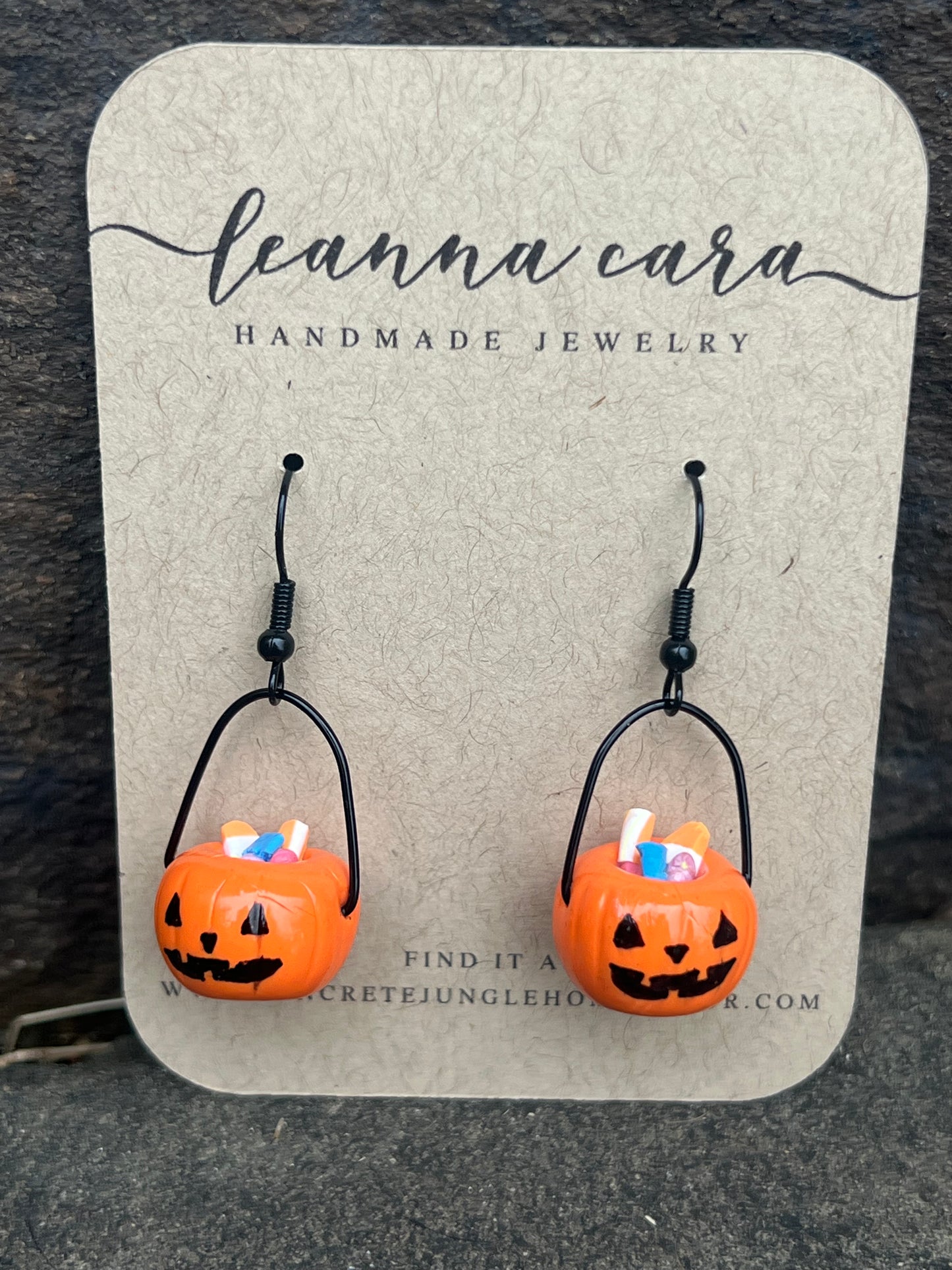 Handmade Polymer clay - Pumpkin Bucket earrings