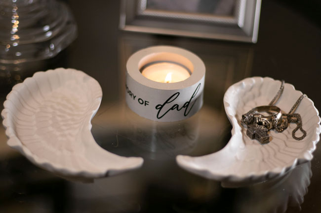 In Memory of mom/dad angel wing & candle set