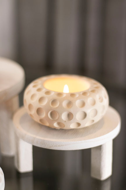 Round tealight with dots