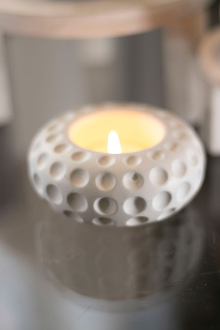 Round tealight with dots